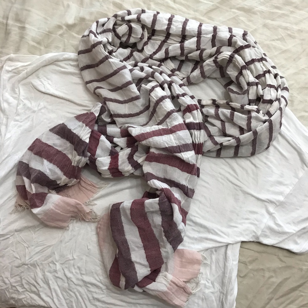 4/25$ | GAP Purple Stripped Versatile Scarf